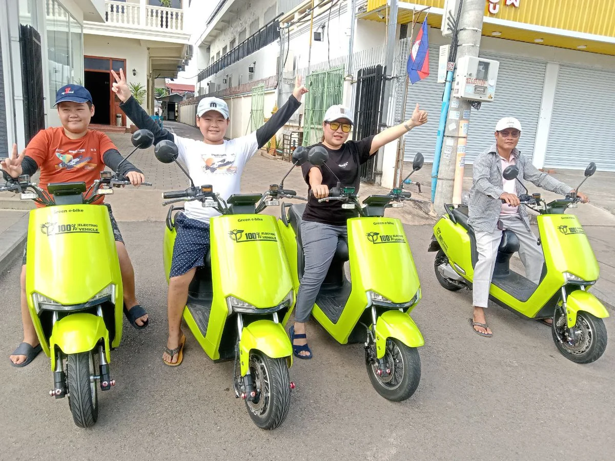 Green e-bike customers on electric vehicles
